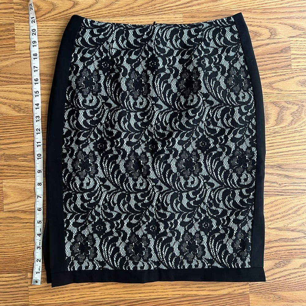 Worthington | Black and White Lace Pencil Skirt double lined| Floral | Size 6P
